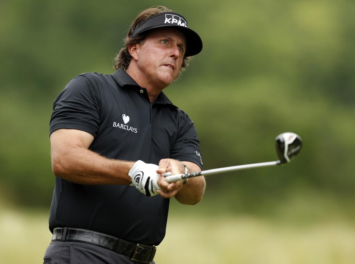The complete guide to buying left-handed golf clubs | Next2NewGolf